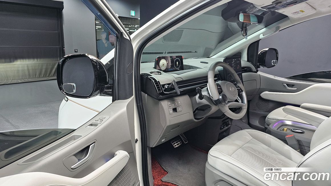 Hyundai Staria 2025