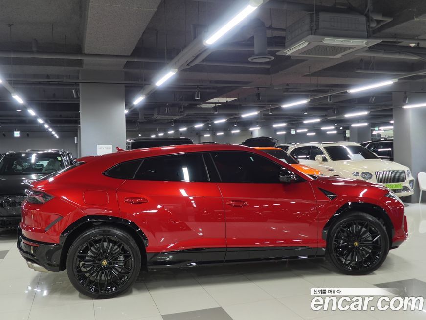 Lamborghini Urus 2025