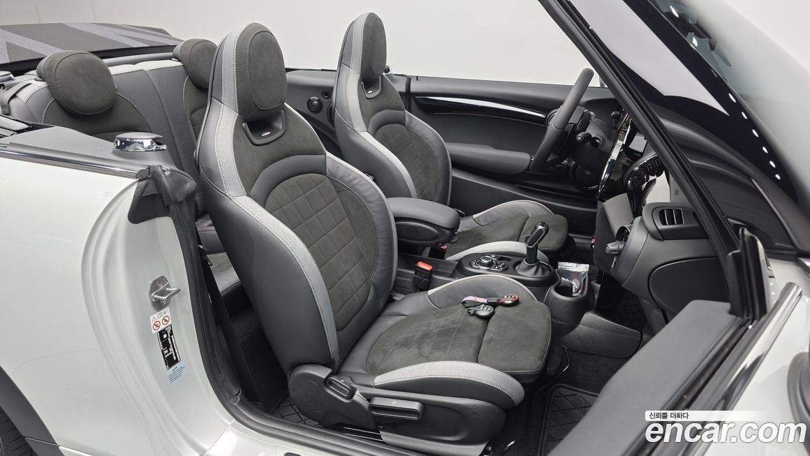 Mini Cooper Convertible 2023