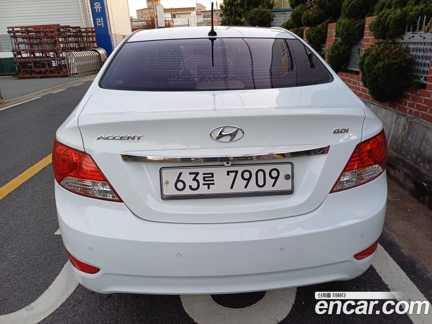 Hyundai Accent 2013