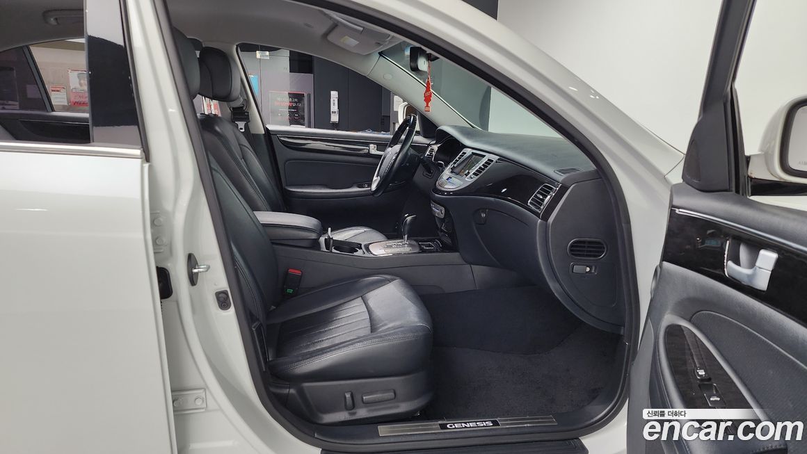 Hyundai Genesis 2012