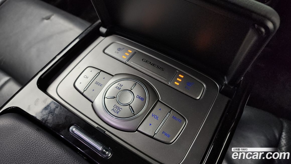 Hyundai Genesis 2012