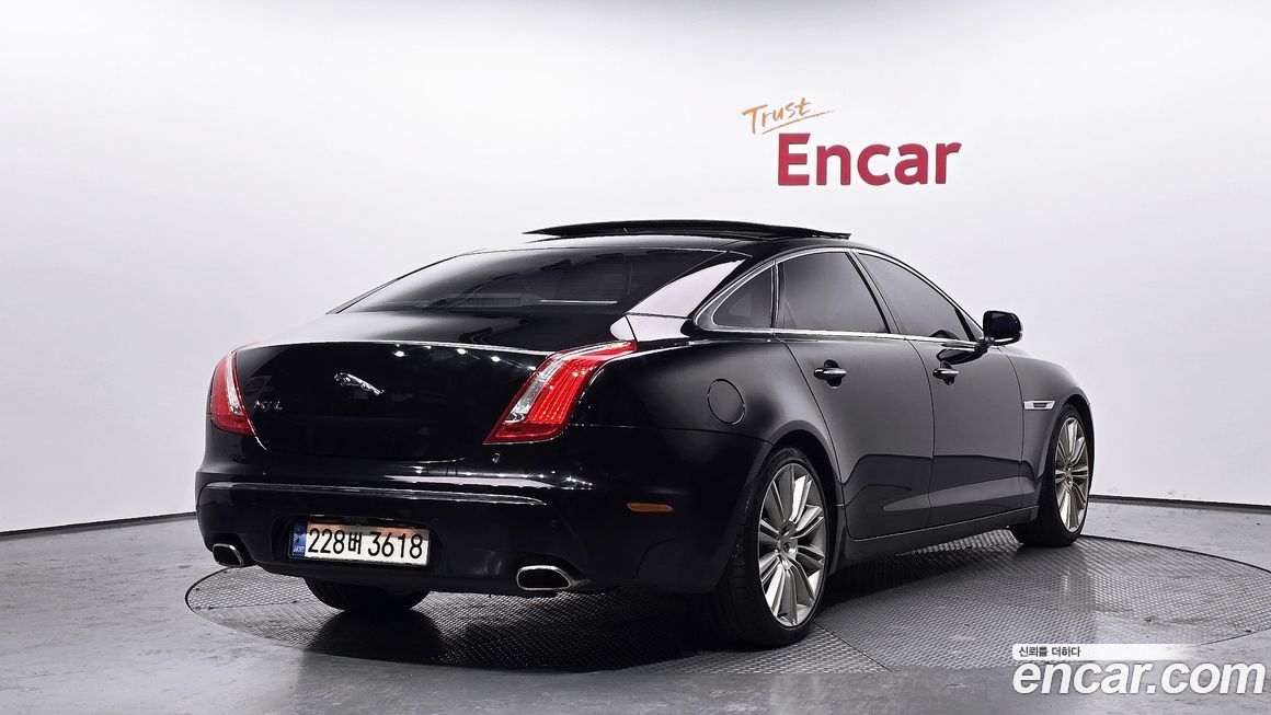 Jaguar XJ 2011