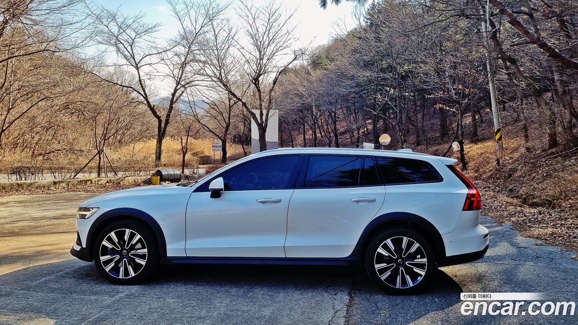 Volvo V60 2022