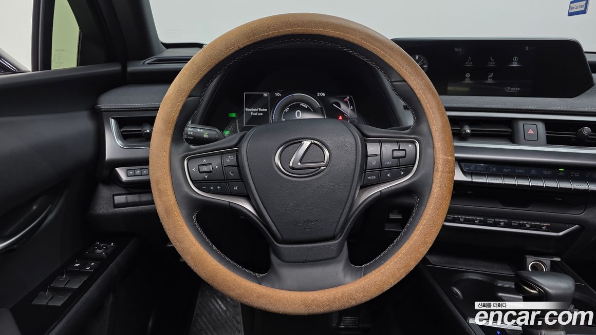 Lexus UX 2021