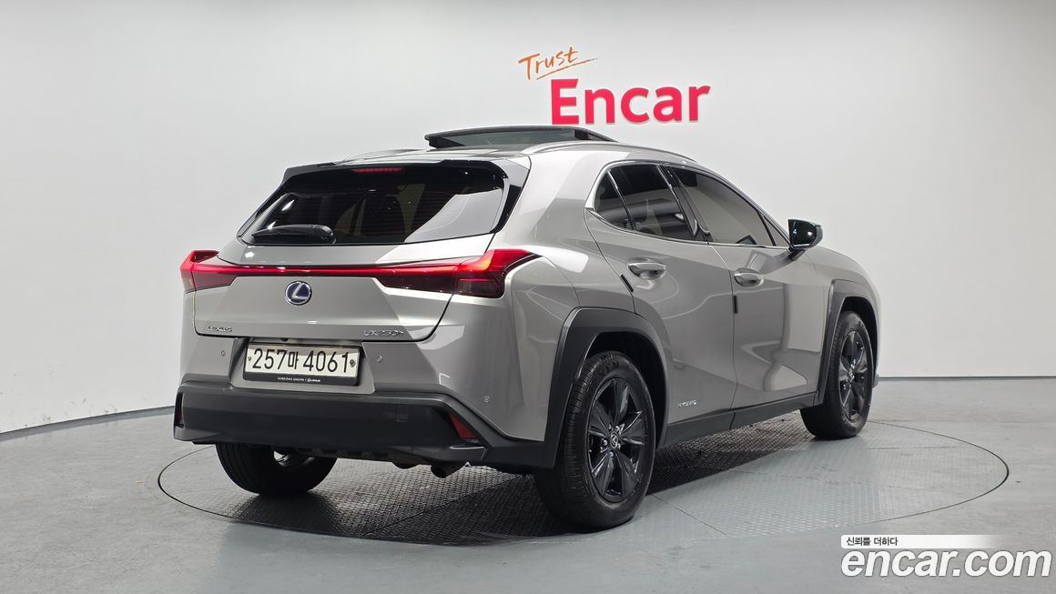Lexus UX 2021
