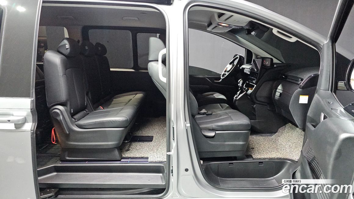 Hyundai Staria 2025