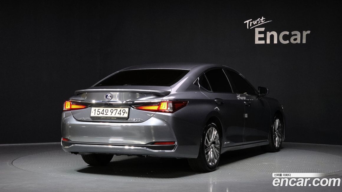 Lexus ES 2021