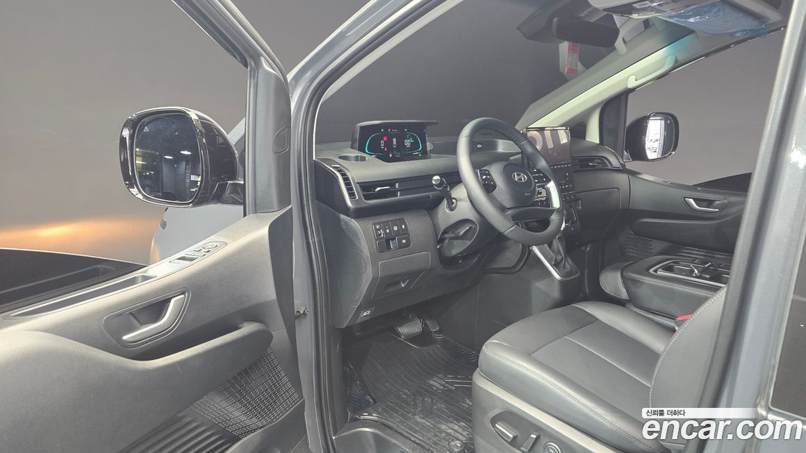 Hyundai Staria 2025