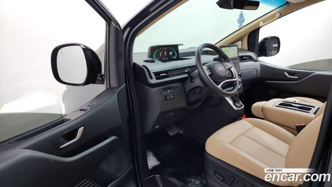 Hyundai Staria 2025