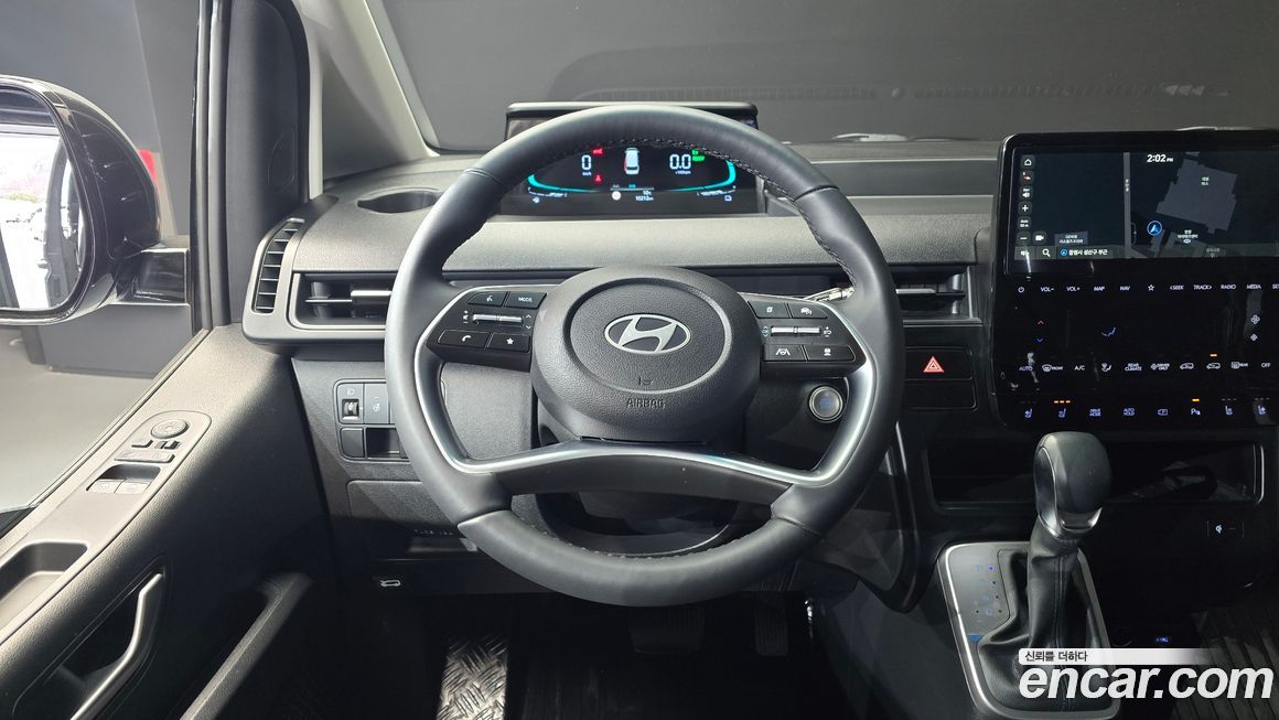 Hyundai Staria 2025