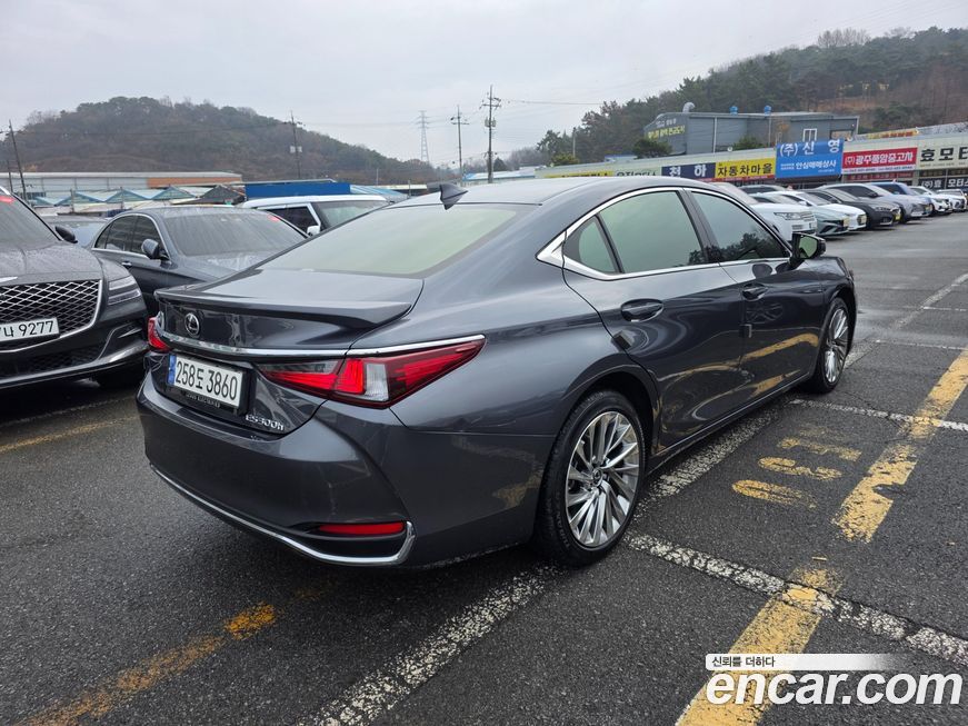 Lexus ES 2024