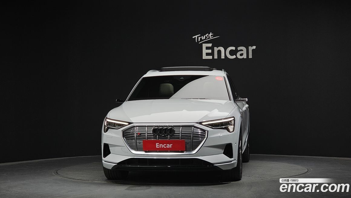 Audi e-tron 2023