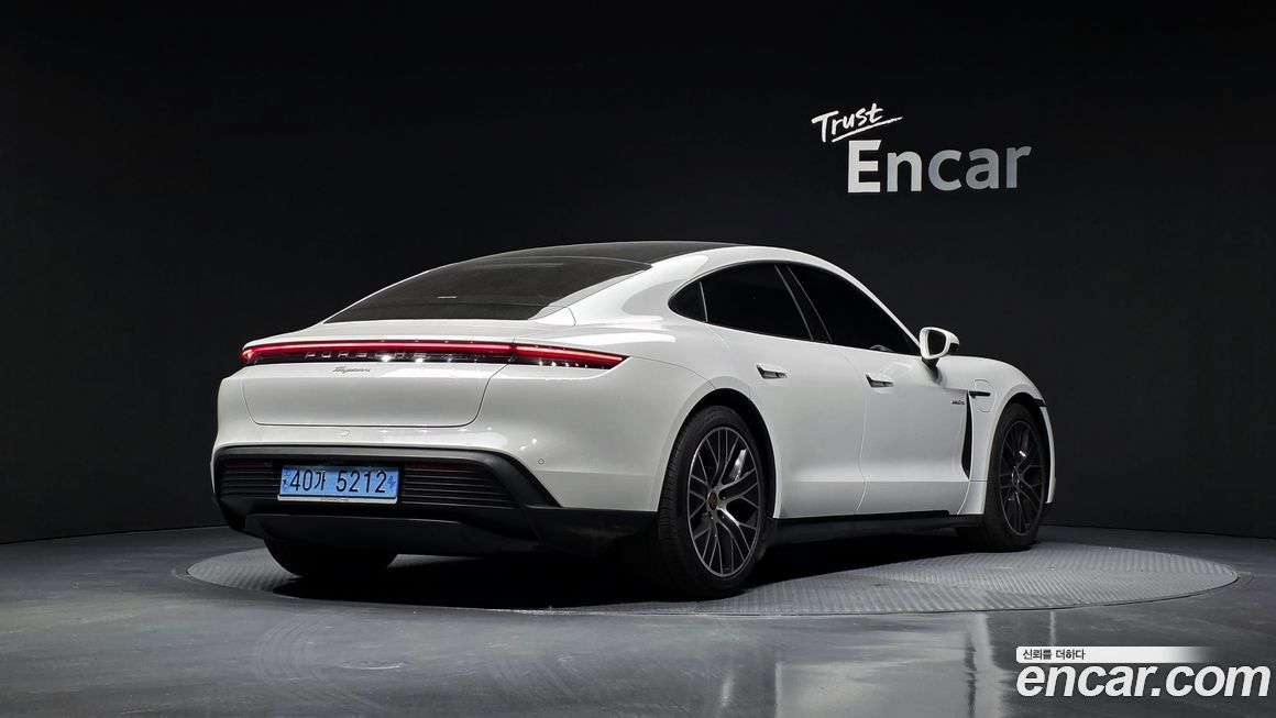 Porsche Taycan 2023
