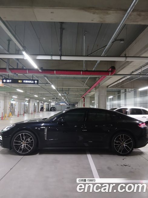 Porsche Panamera 2023