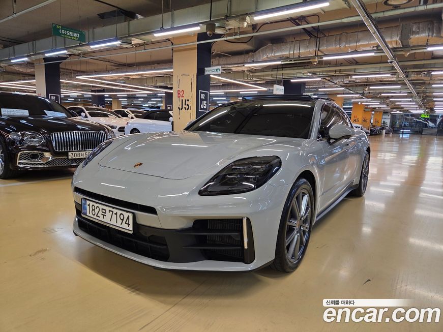 Porsche Panamera 2025
