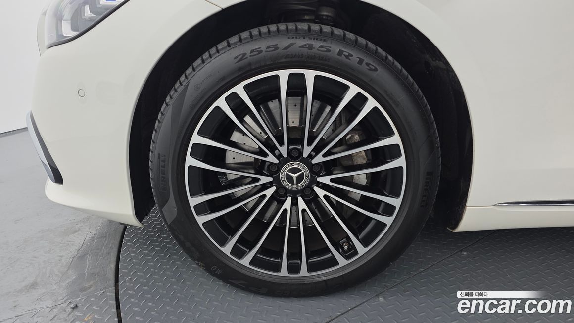 Mercedes-Benz S-Class 2022