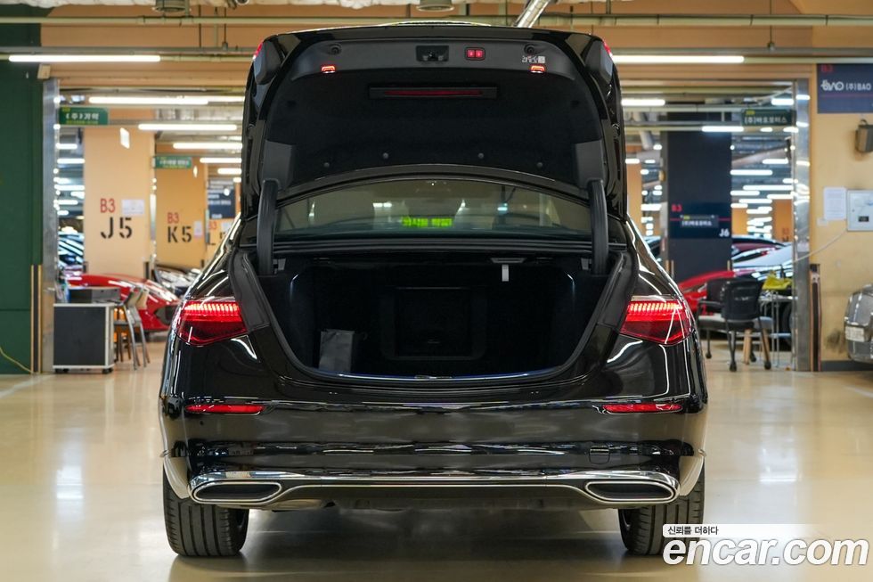 Mercedes-Benz S-Class 2025