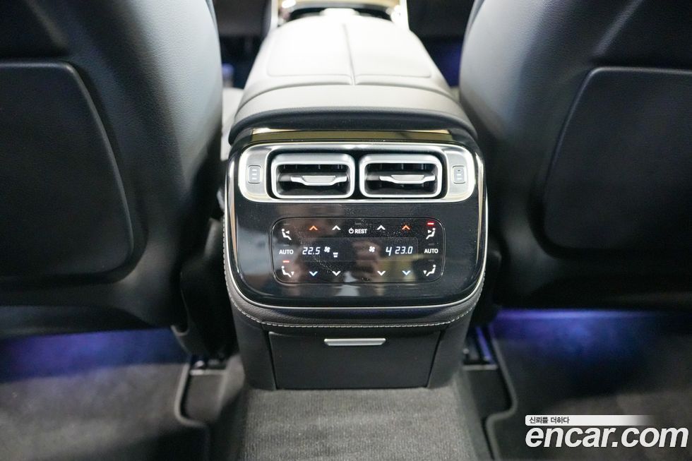 Mercedes-Benz S-Class 2025