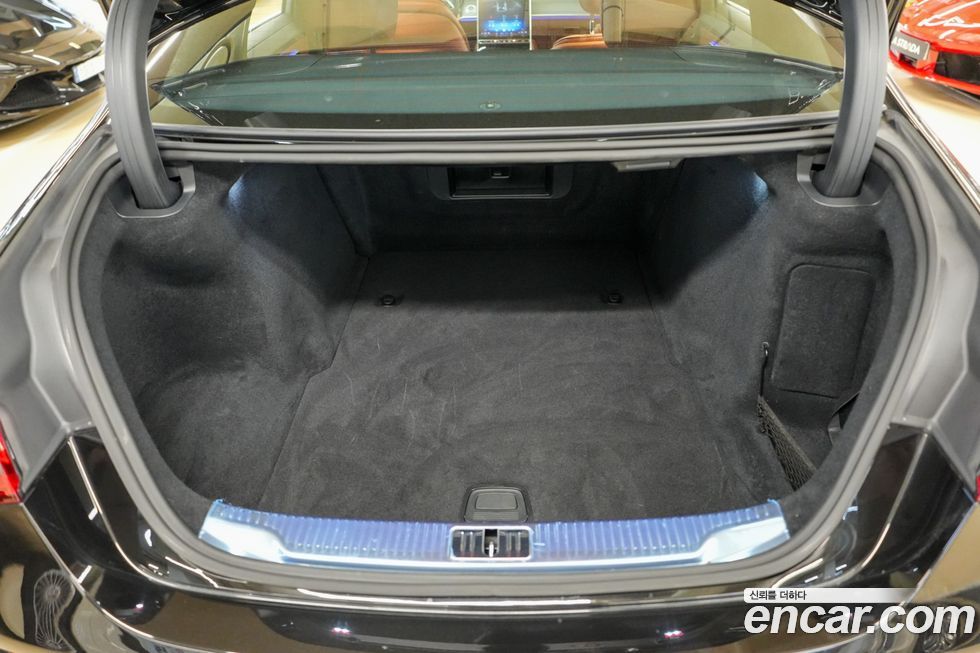 Mercedes-Benz S-Class 2025