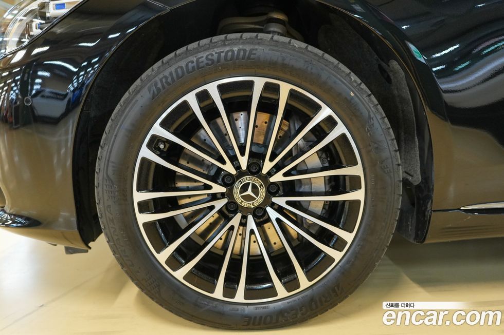 Mercedes-Benz S-Class 2025