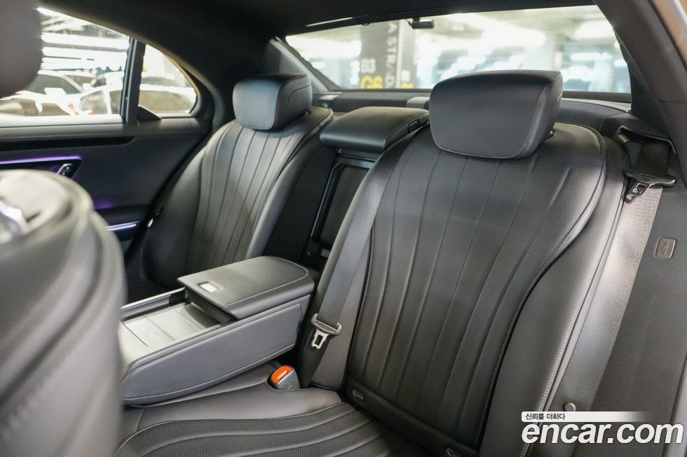 Mercedes-Benz S-Class 2025