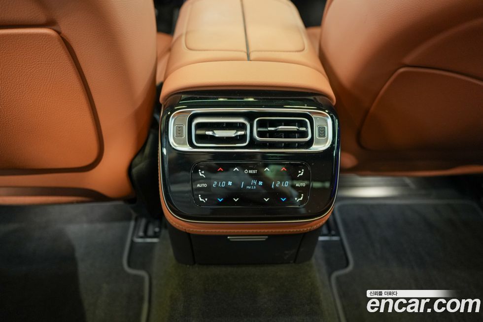 Mercedes-Benz S-Class 2025