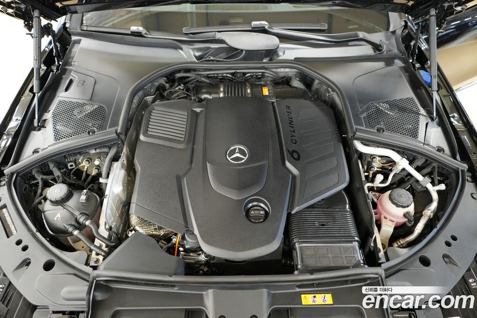 Mercedes-Benz S-Class 2025