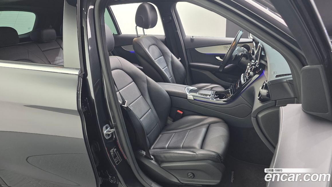 Mercedes-Benz GLC-Class 2021