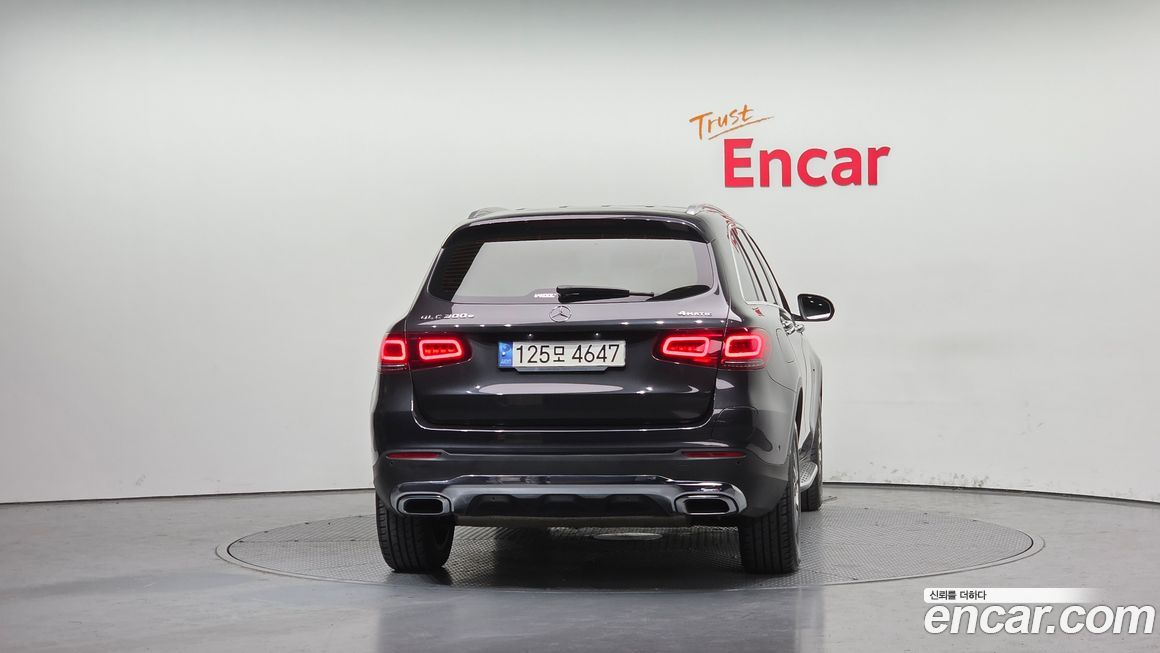 Mercedes-Benz GLC-Class 2021
