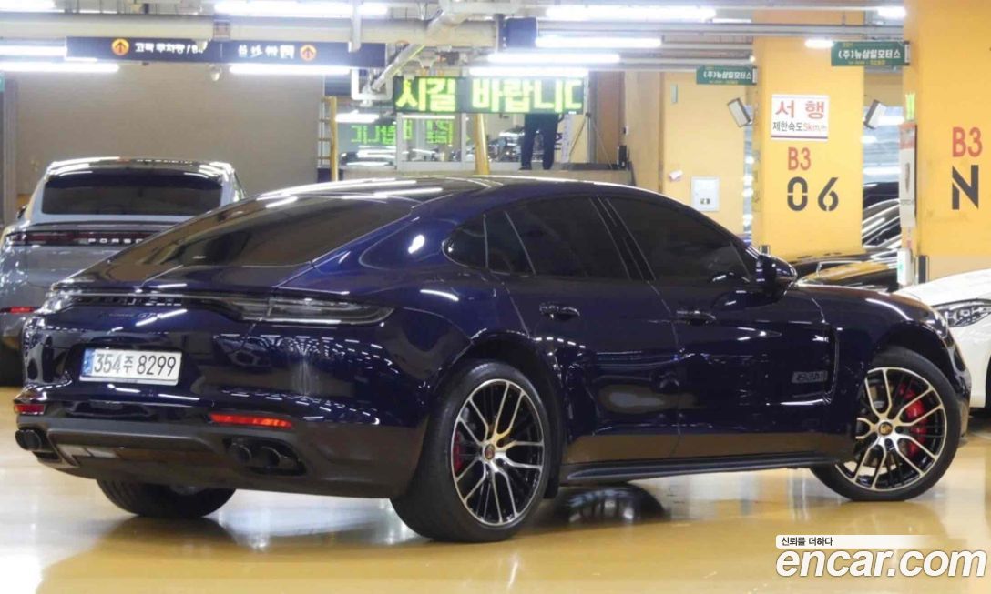 Porsche Panamera 2021