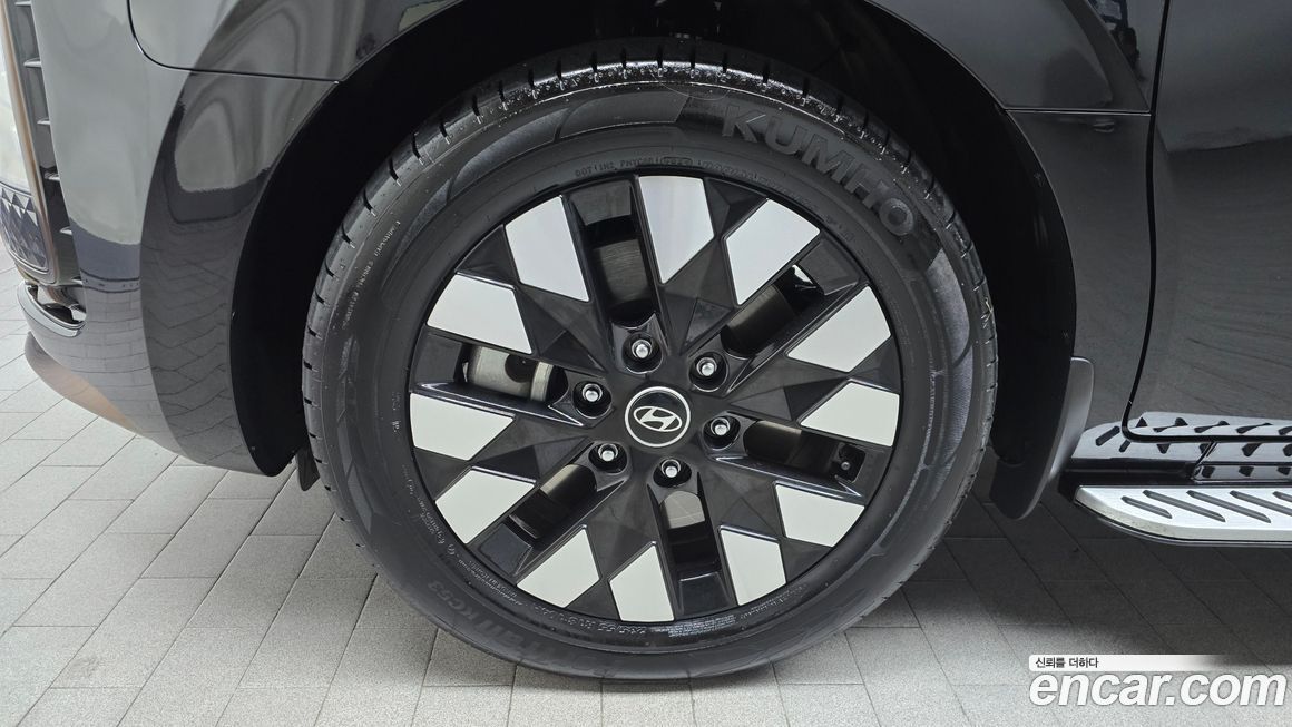 Hyundai Staria 2025
