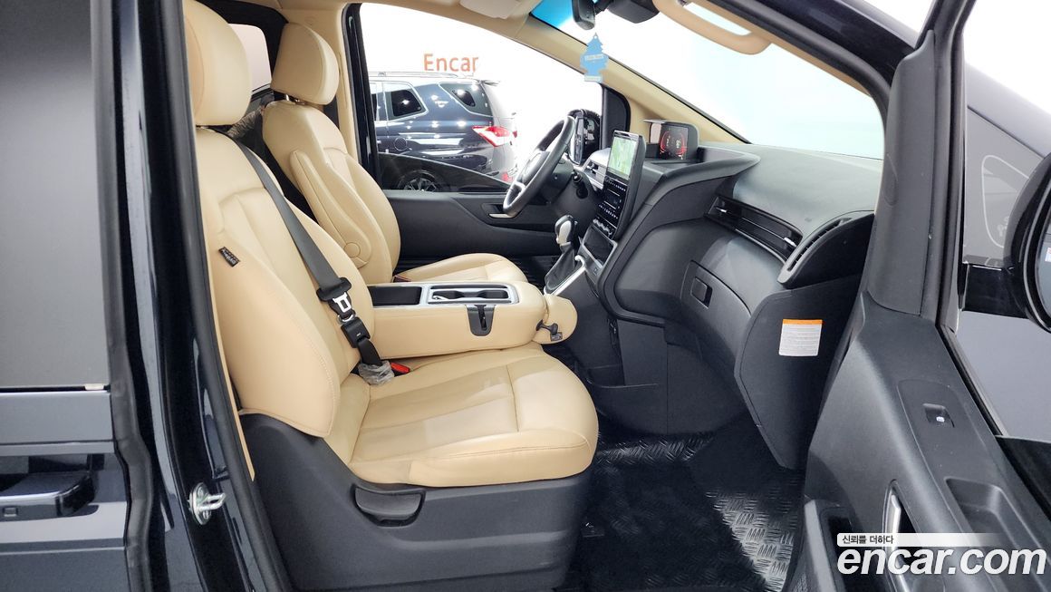 Hyundai Staria 2025
