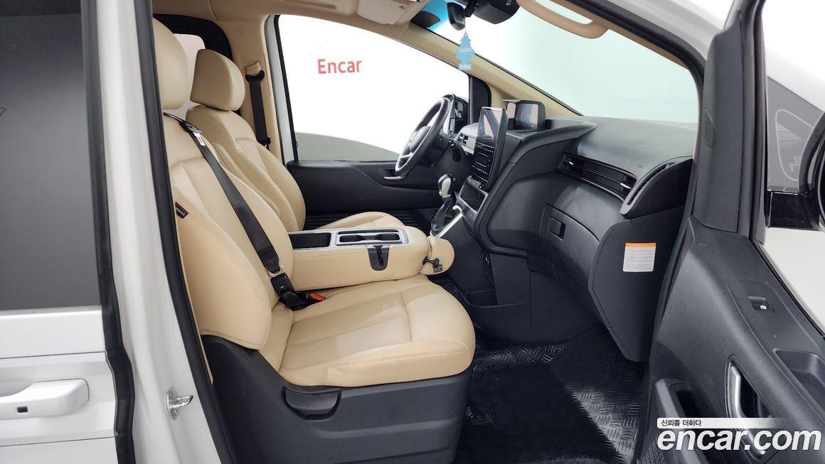 Hyundai Staria 2025
