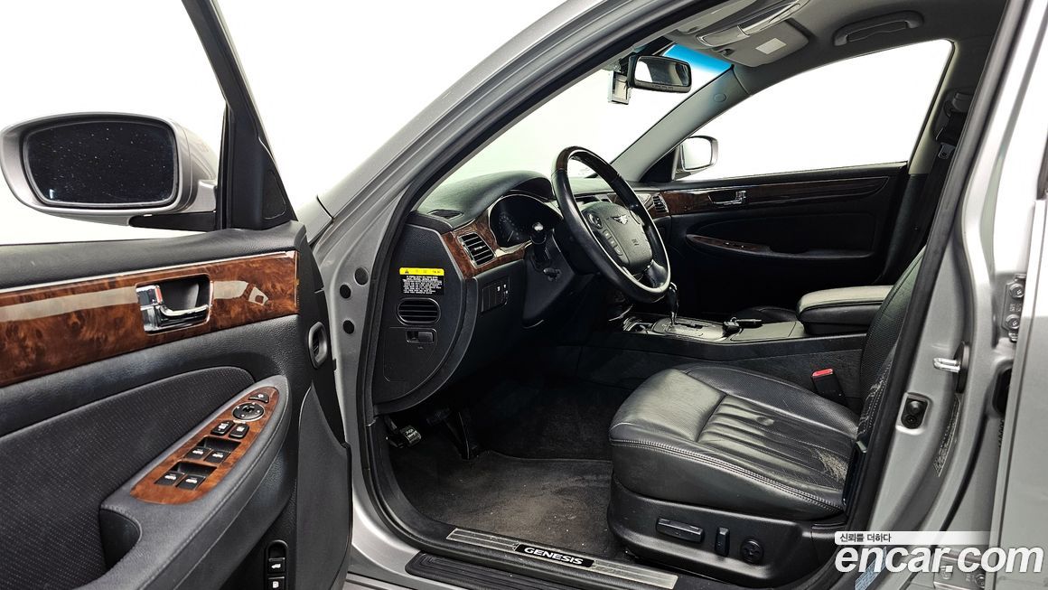 Hyundai Genesis 2011