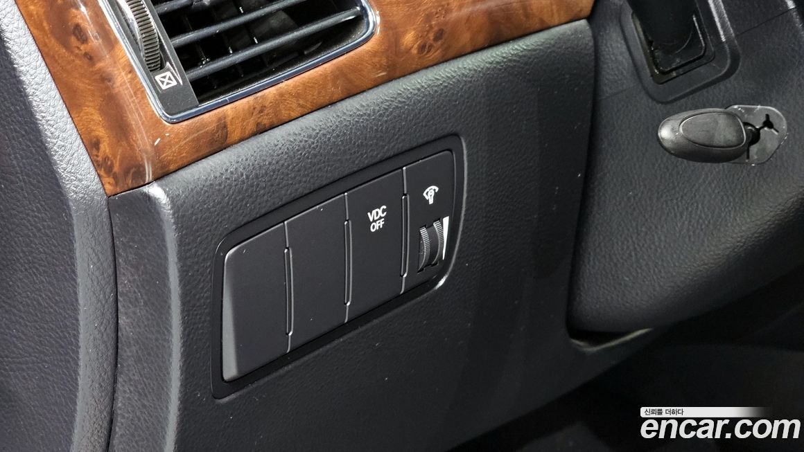 Hyundai Genesis 2011