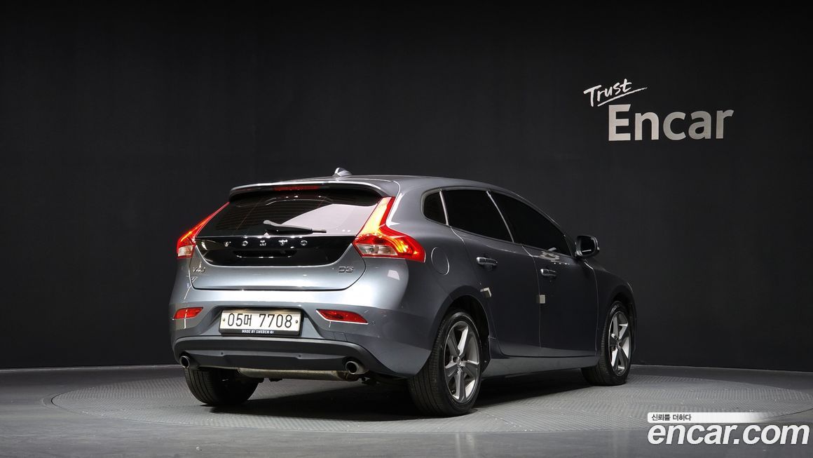Volvo V40 2018
