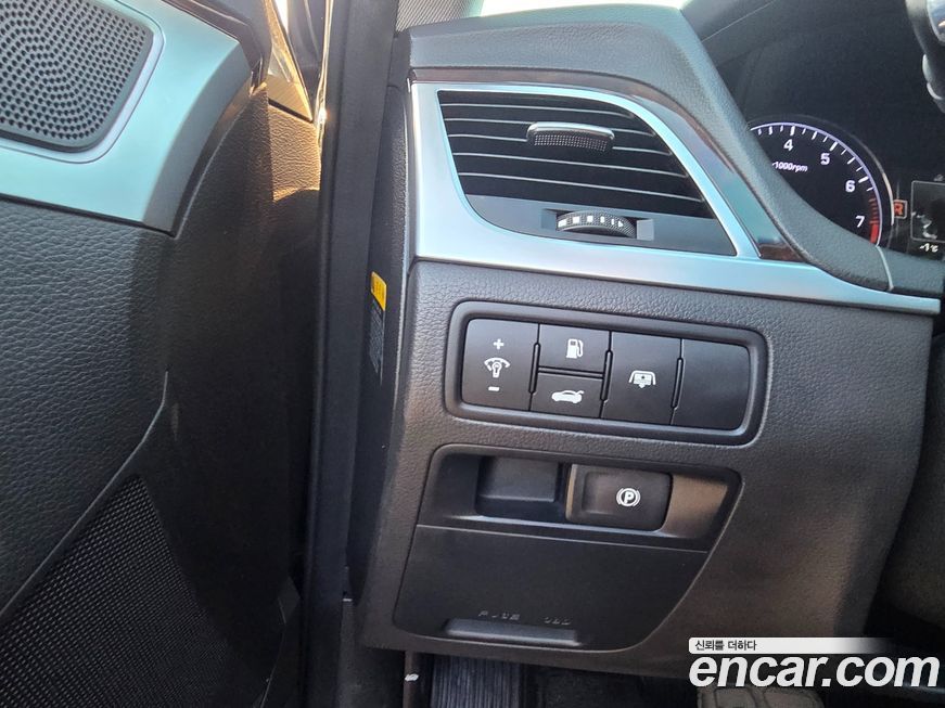 Hyundai Genesis 2016