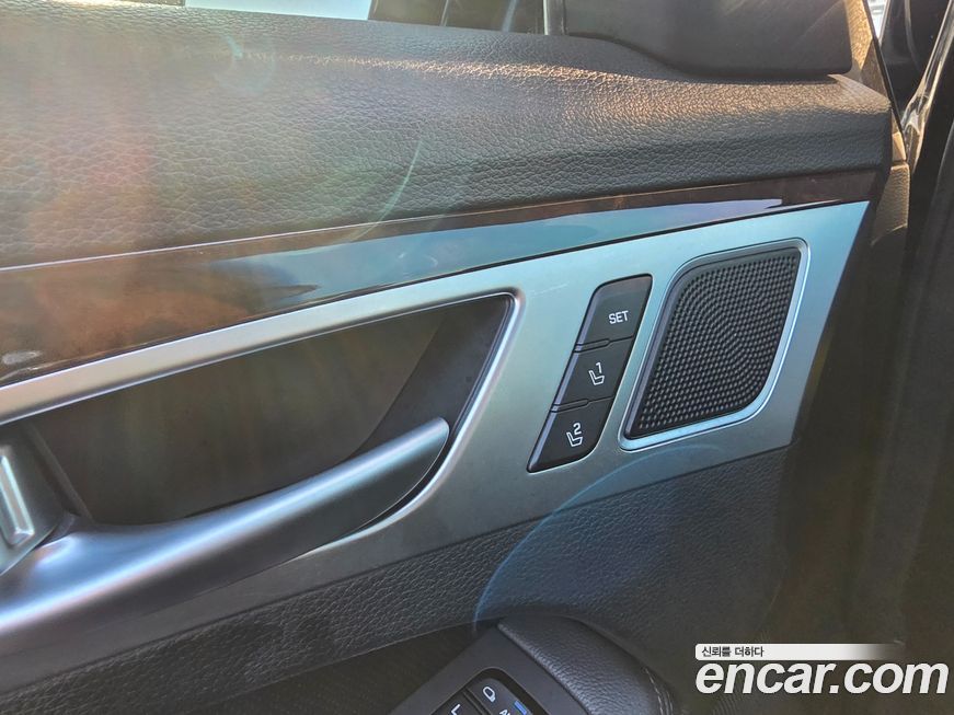 Hyundai Genesis 2016