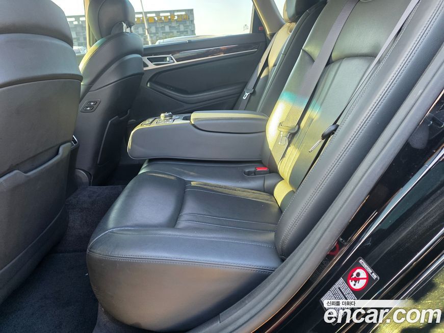 Hyundai Genesis 2016