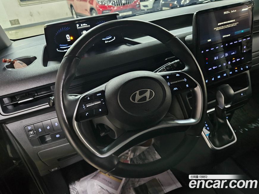Hyundai Staria 2025