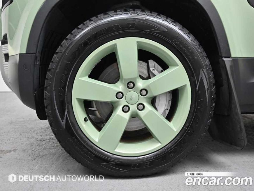 Land Rover Defender 2023