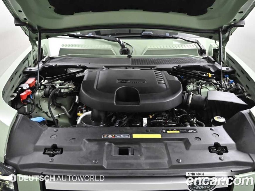 Land Rover Defender 2023