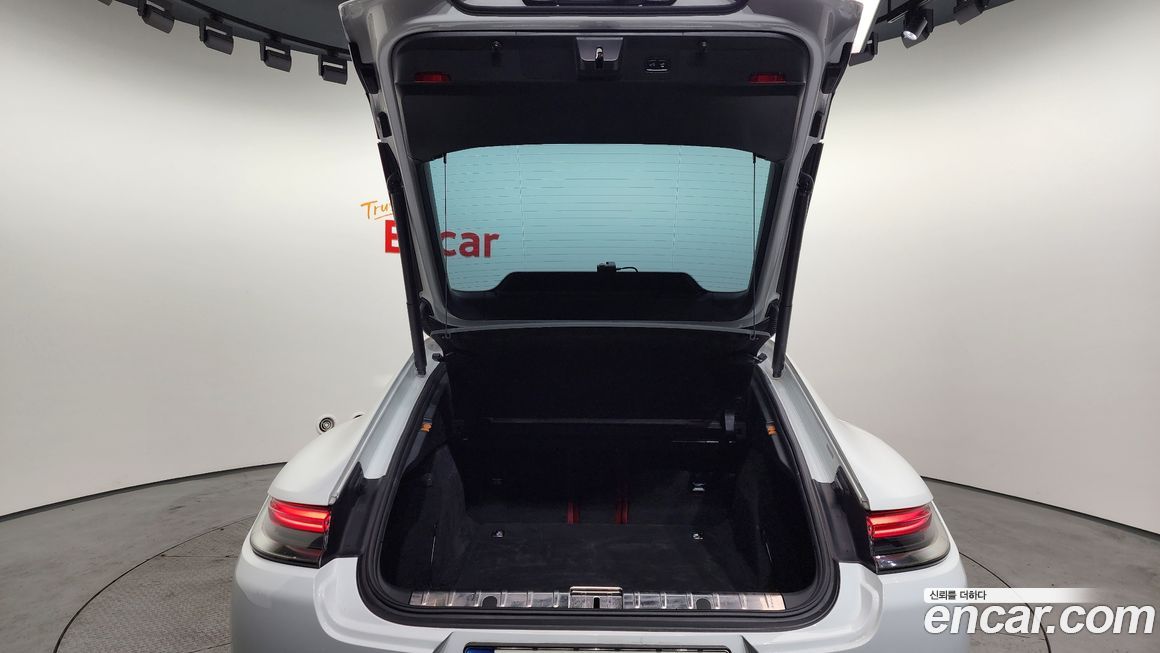 Porsche Panamera 2021