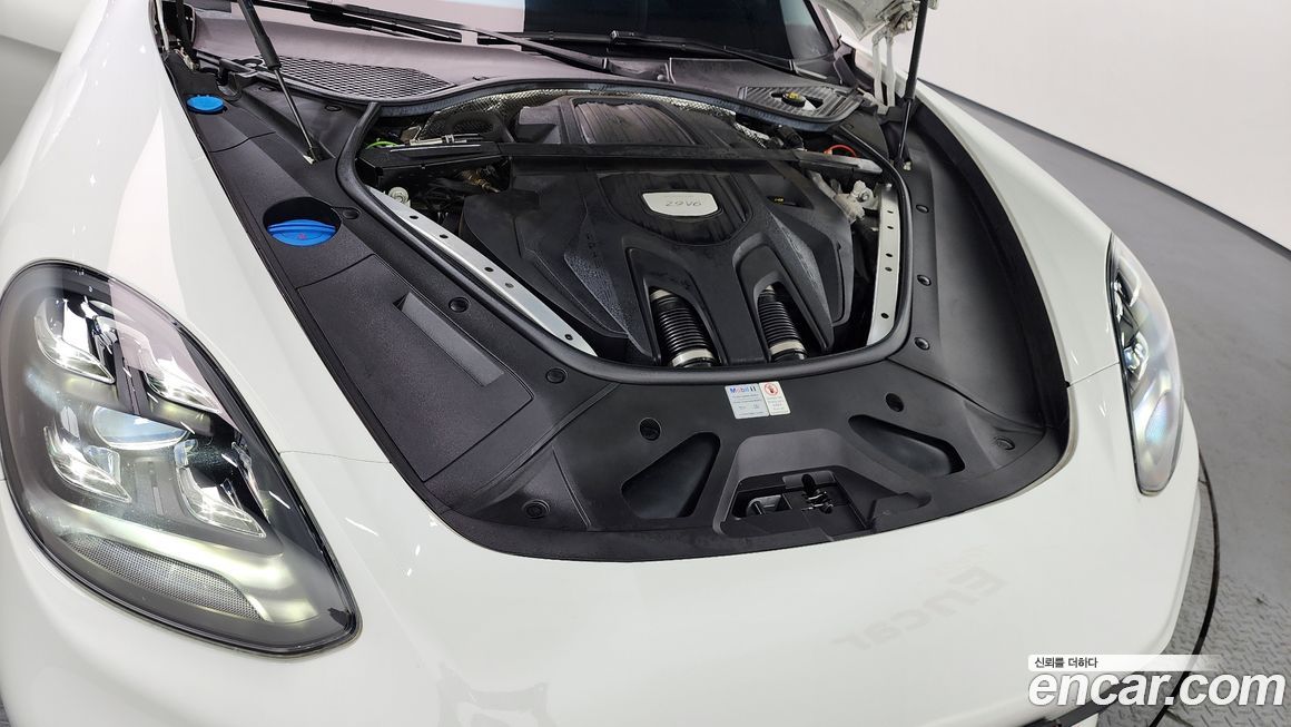 Porsche Panamera 2021