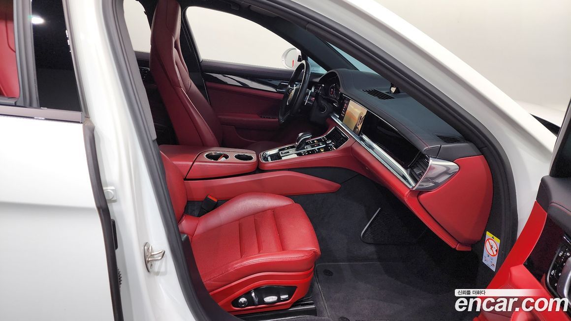 Porsche Panamera 2021