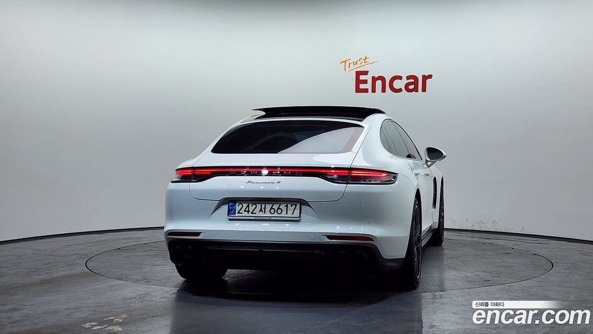 Porsche Panamera 2021