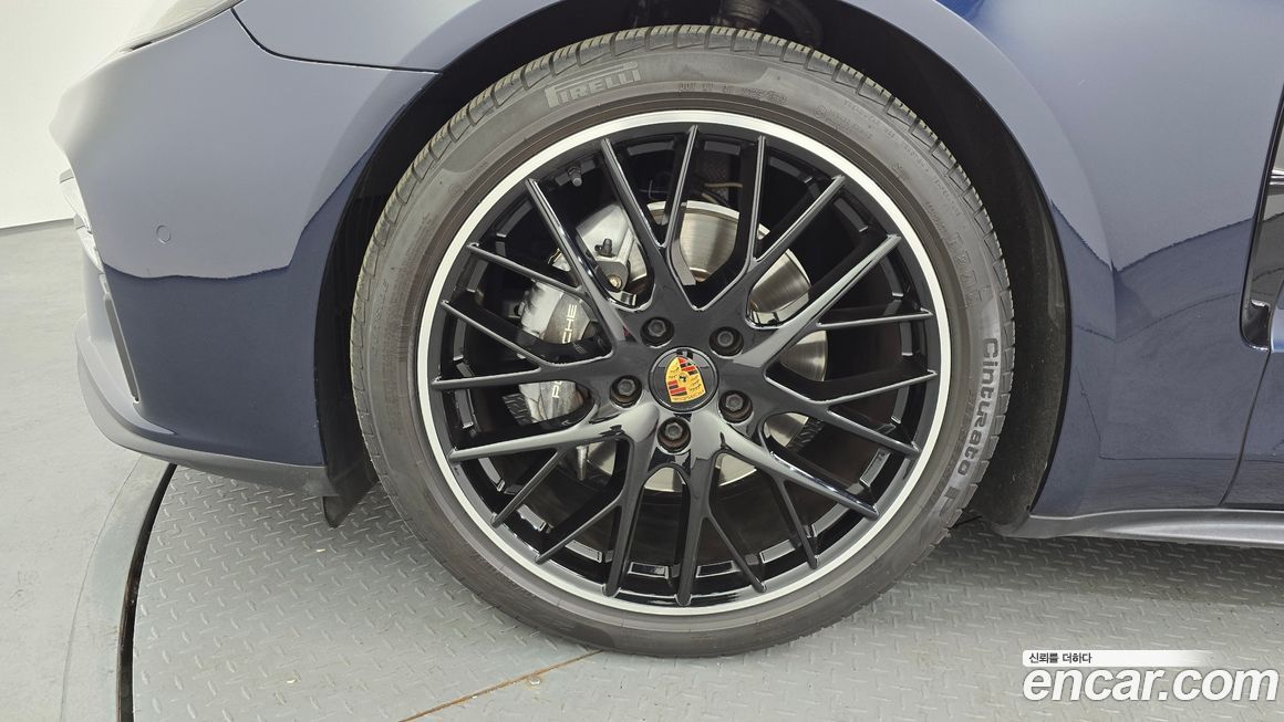 Porsche Panamera 2021