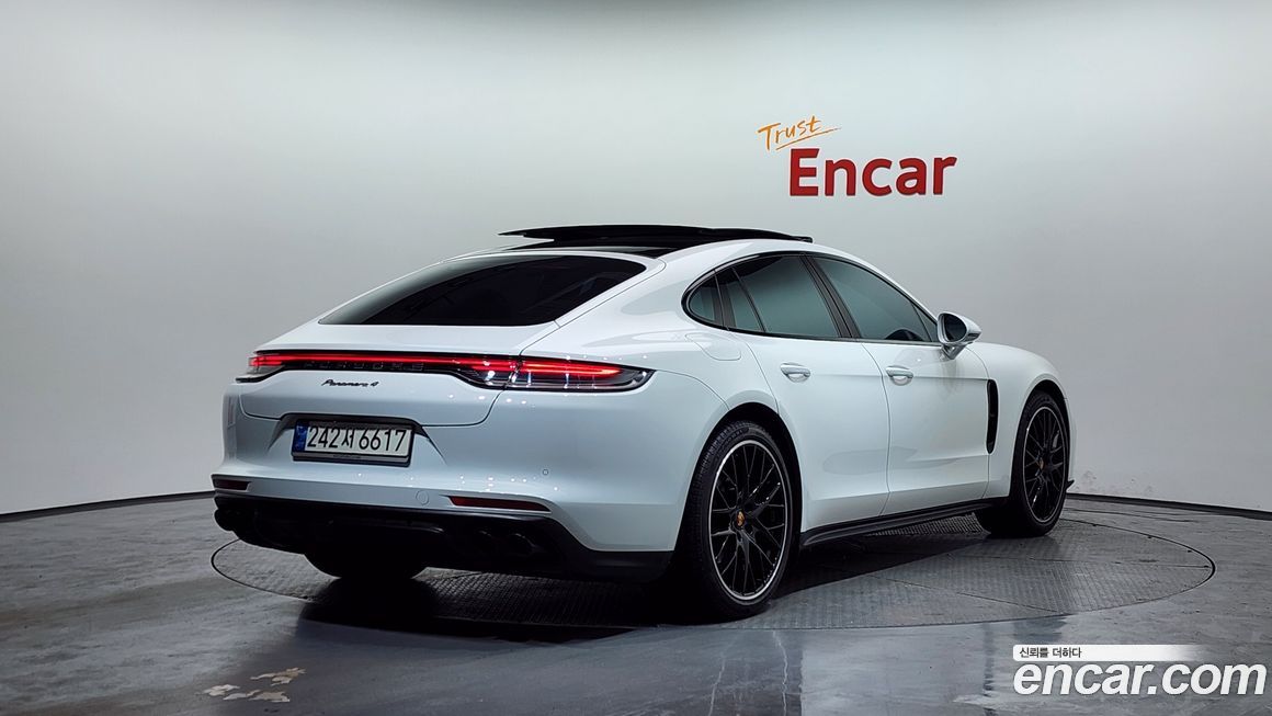 Porsche Panamera 2021