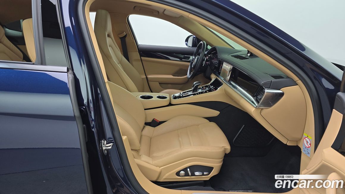 Porsche Panamera 2021